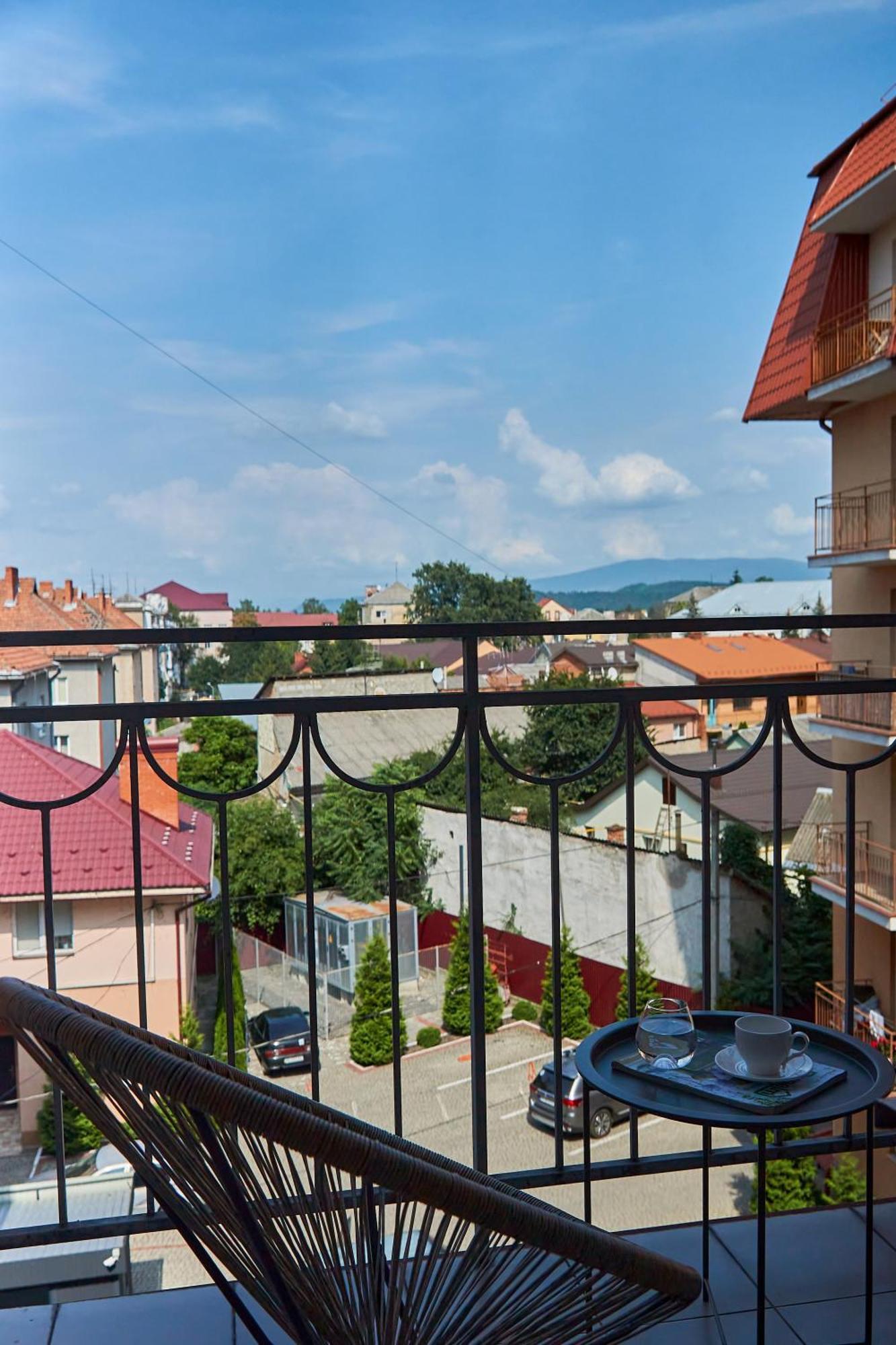 Lux Apartment Mukácheve Exterior foto